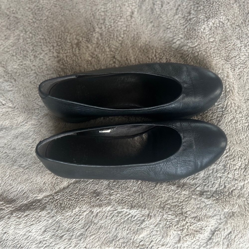 Elegant Black Women's pumps